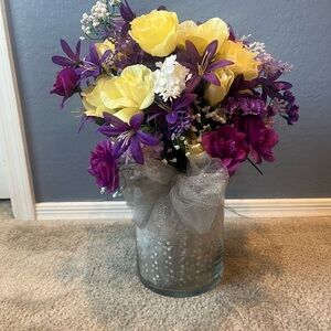 Elegant Floral Arrangement in Glass Vase